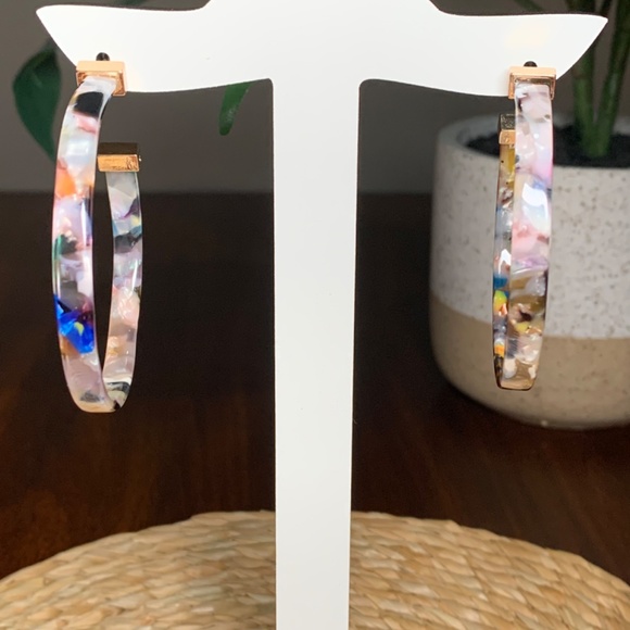 Beautiful pair of Multi-Colored Resin Hoop earrings. - Picture 2 of 9